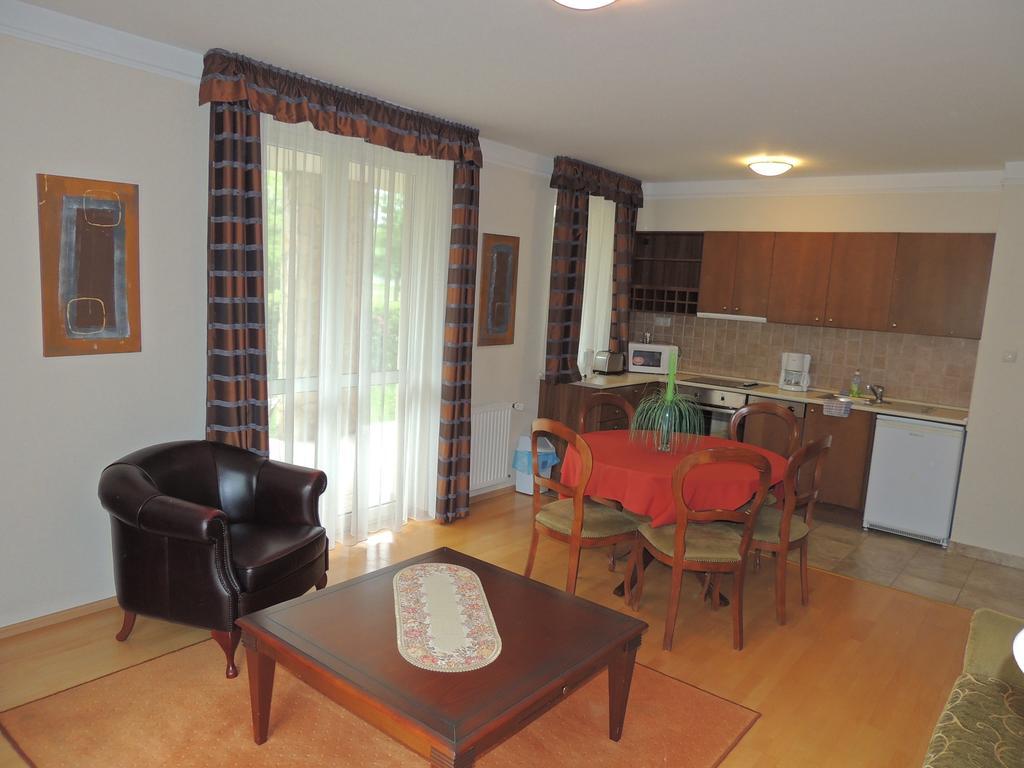 Luxus Golf Apartment Bük 客房 照片